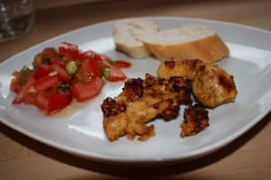 Ernuss-Hähnchen-Nuggets mit Tomatensalsa